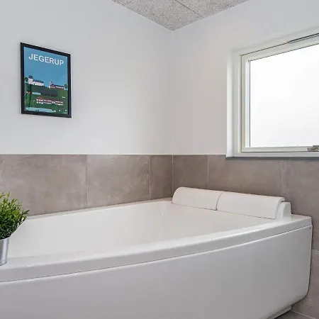 Holiday home 10 Person In N Rre Nebel